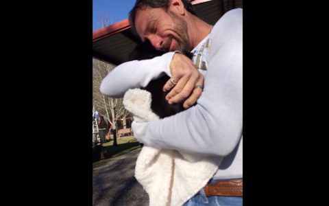 Dad Gets Surprise Puppy In His Mailbox And He Can't Stop Crying _ everything inspirational