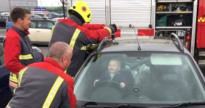 everything inspirational - toddler locks himself in car and laughs -1