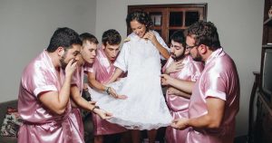 Bride Didn't Have Girlfriends, So She Invited Guys for Her Bridal Photos _ everything inspirational