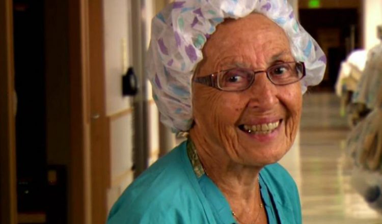 91-Year-Old Nurse Serves in Hospital for More Than 70 Years_ everything inspirational