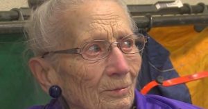 Mail Carrier Saves 94-Year-Old Woman Who Fell in Her Home_ everything inspirational
